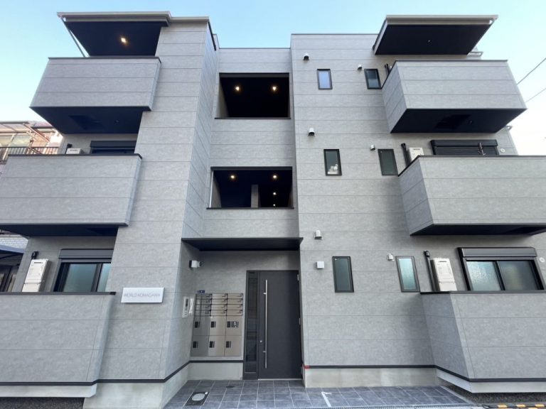 ワールド駒川 3階建 住居12室
